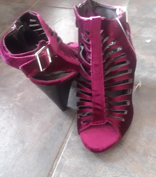 Shoes - New Women's Pump's